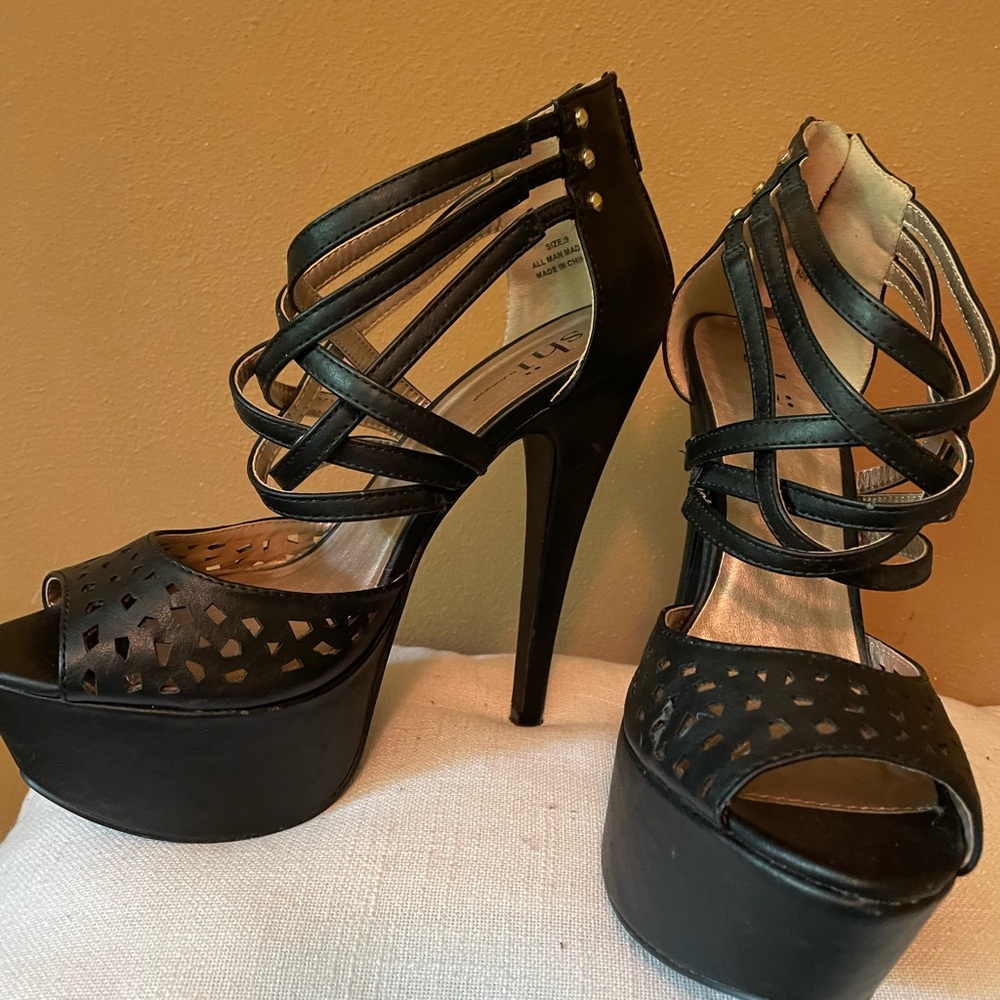 Shi by JOURNEY Black Peep-toe Platform Heels Size 9 Used no box